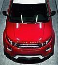 Viel Dynamik im Evoque: Auch hier fehlt der typische flache und breite Range Rover-Grill nicht.